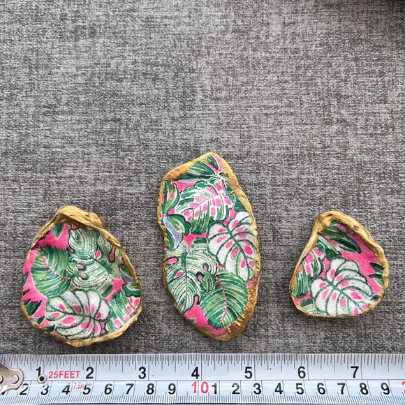 Set of 3 Tommy Bahama decoupaged oyster shell trinket dishes - Picture 3 of 6